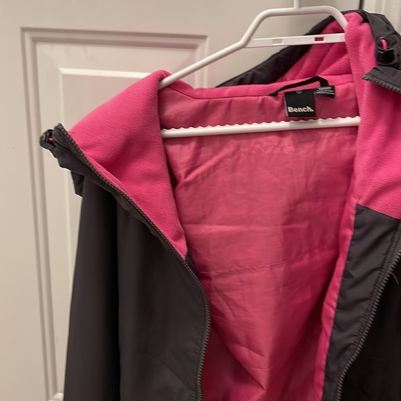 LIKE NEW BENCH JACKET - Picture 2 of 2